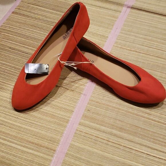 Nwt Torrid Red SUEDE ALMOND TOE FLAT (WIDE WIDTH) size 8W - Picture 10 of 10